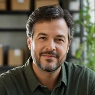 Foto de Henrique Dornelles, dono de pequena empresa e cliente da plataforma.